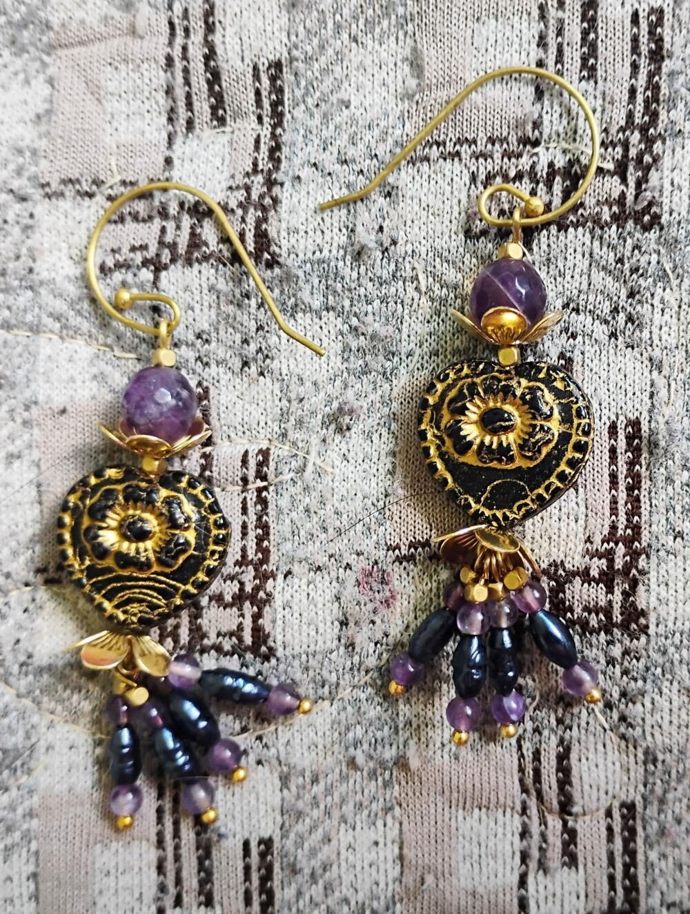 Romantic Black Heart And Pearl Tassel Earrings - Picture 2 of 5